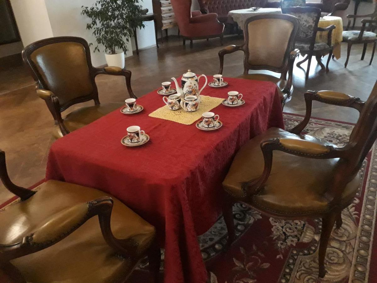 Dwor Strzyzew Bed and Breakfast Zelazowa Wola Εξωτερικό φωτογραφία
