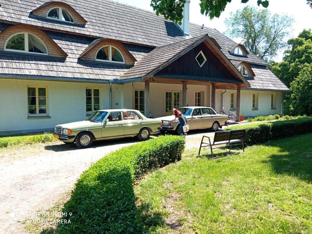 Dwor Strzyzew Bed and Breakfast Zelazowa Wola Εξωτερικό φωτογραφία