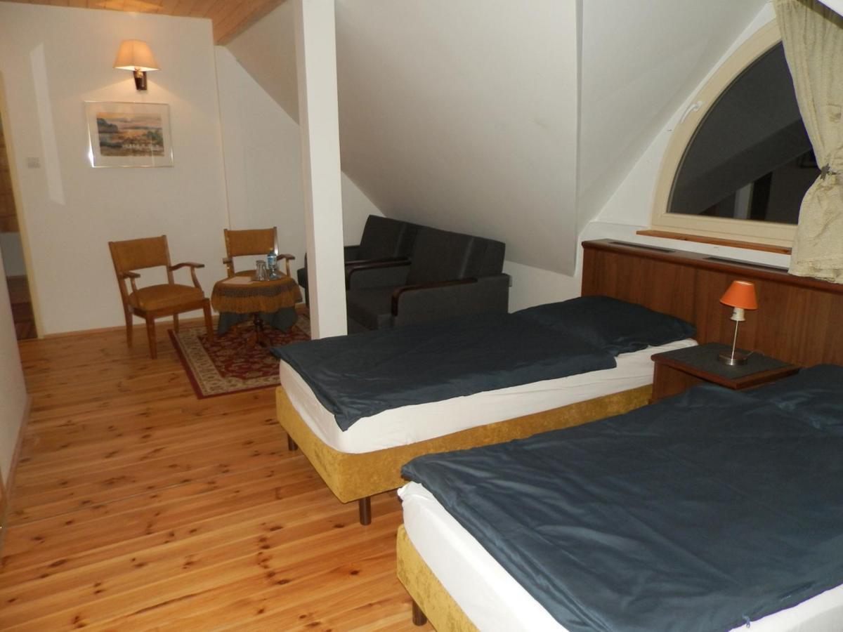 Dwor Strzyzew Bed and Breakfast Zelazowa Wola Εξωτερικό φωτογραφία