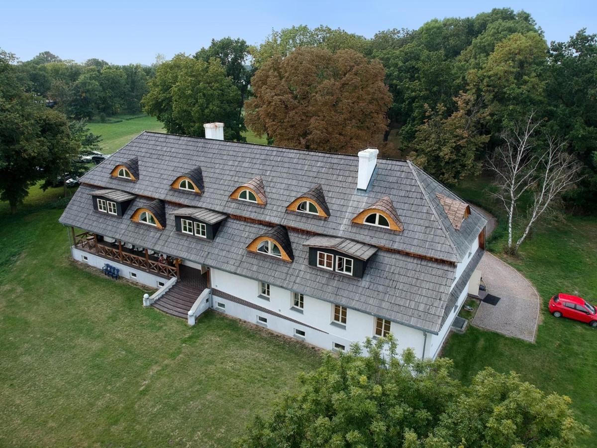 Dwor Strzyzew Bed and Breakfast Zelazowa Wola Εξωτερικό φωτογραφία